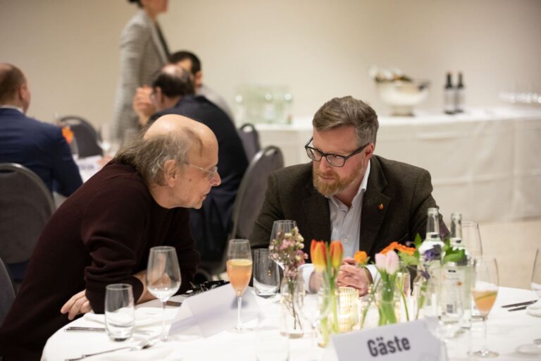 BZ-Hauptstadtkorrespondent Michael Ahlers und der AfD-Abgeordnete Alfred Danneberg (v.l.)